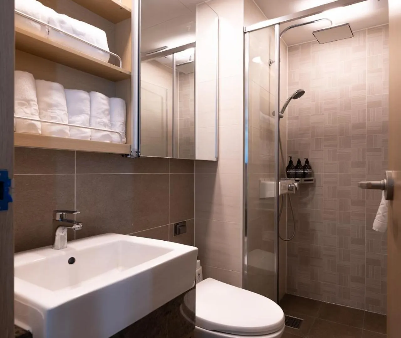 La Elbon Stay In Haewoondae Beach Busan Apartment